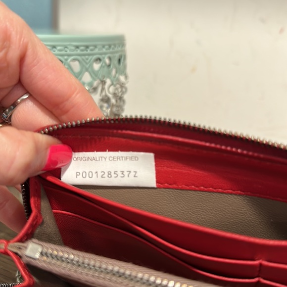 ❤️Wallet by Bottega Intrecciato ❤️ - Picture 14 of 16